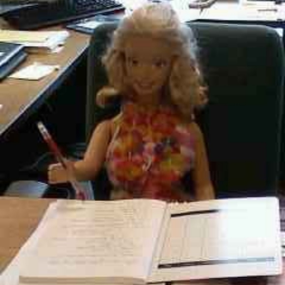 Meet your Posher, Nicole - Picture 2 of 4